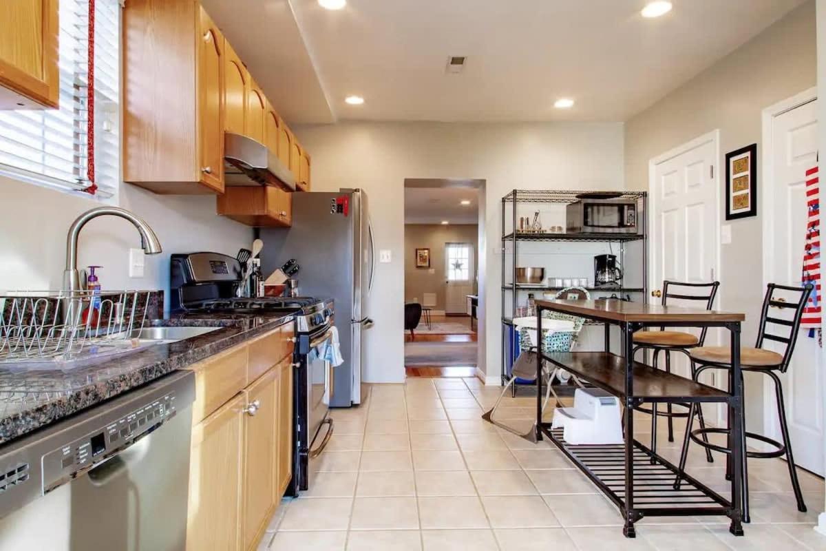 Family-friendly For Travelers Near Subway Holiday home Washington