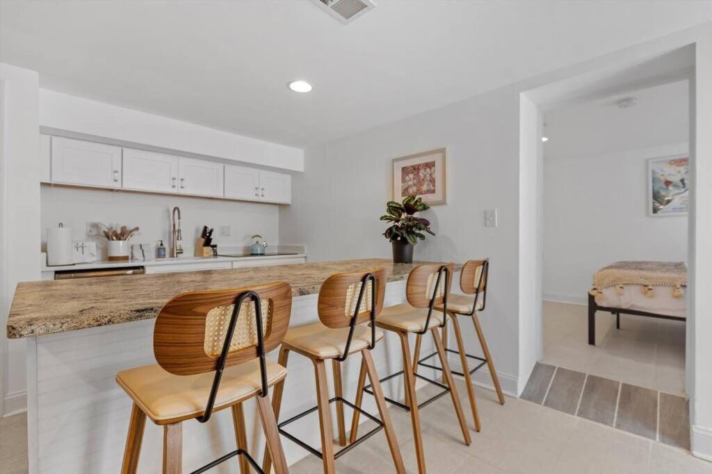 Stone's Throw From Capitol Hill Free Parking *