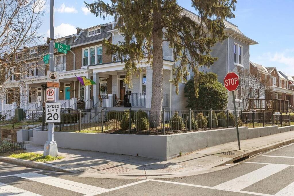 Apartment Stone's Throw From Capitol Hill Free Parking