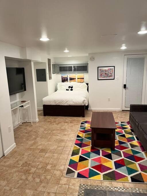 In The Heart Of Logan Circle: Fully Walkable Apartment Washington
