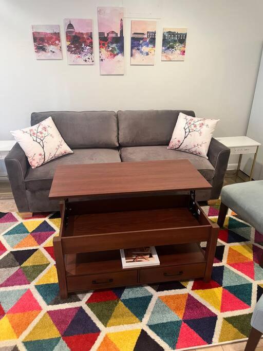 In The Heart Of Logan Circle: Fully Walkable Apartment
