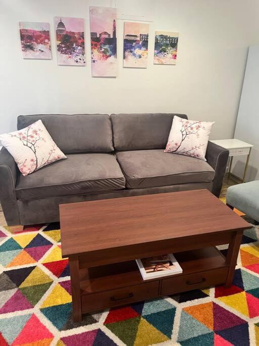 In The Heart Of Logan Circle: Fully Walkable *