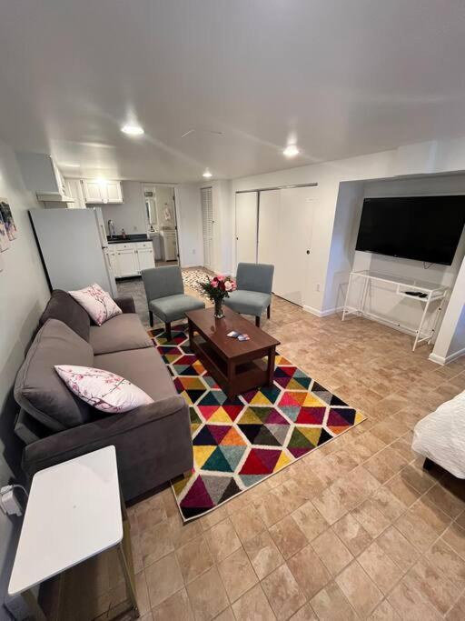 In The Heart Of Logan Circle: Fully Walkable Apartment