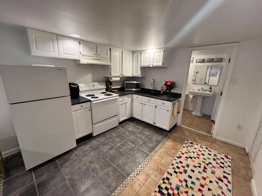 In The Heart Of Logan Circle: Fully Walkable Apartment Washington