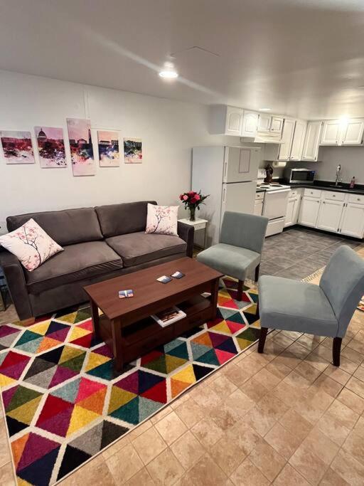 In The Heart Of Logan Circle: Fully Walkable Apartment Washington