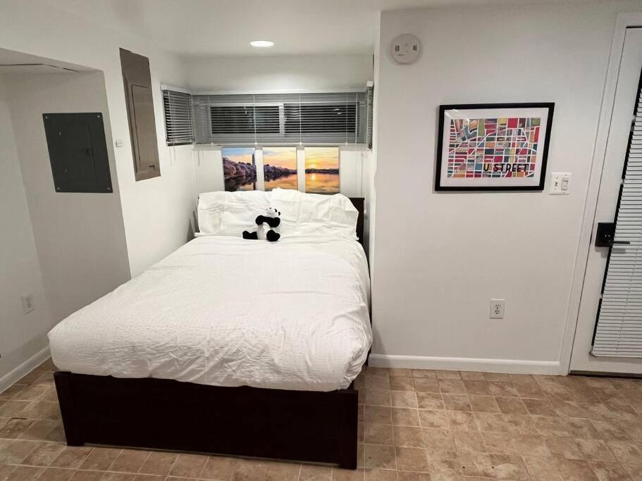 In The Heart Of Logan Circle: Fully Walkable Apartment *