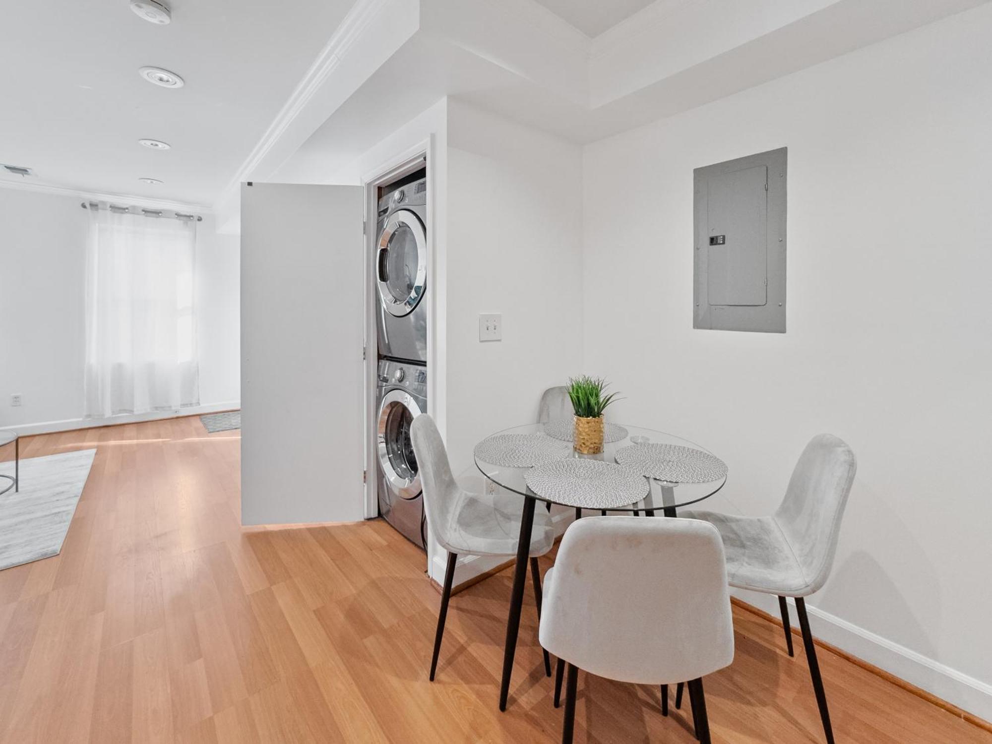 Apartment Luxury 2bd Haven In Dc's Heart! *