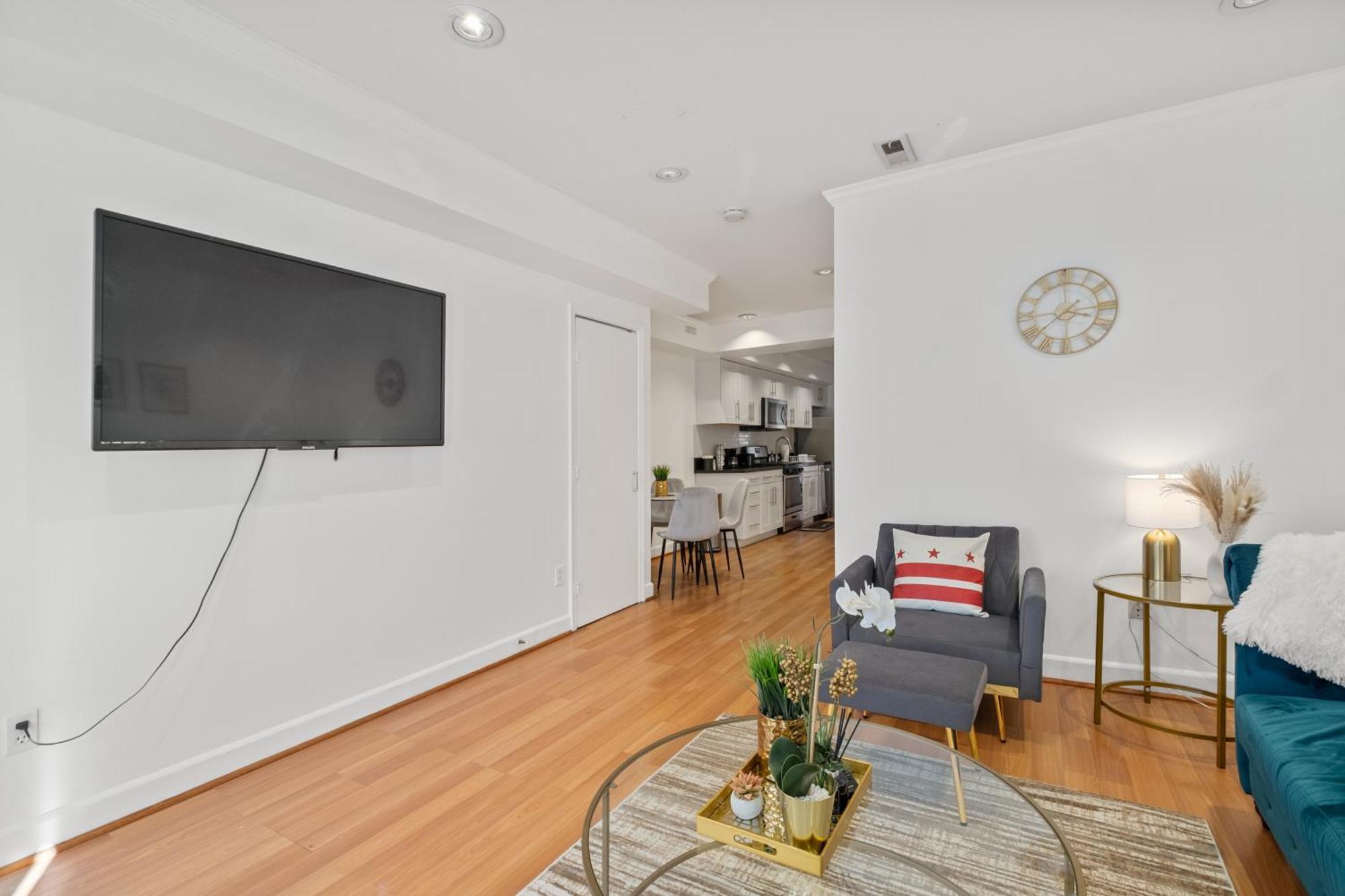 Luxury 2bd Haven In Dc's Heart!