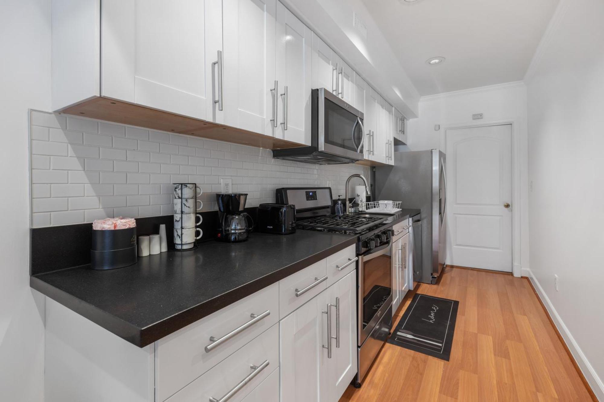 Apartment Luxury 2bd Haven In Dc's Heart! *