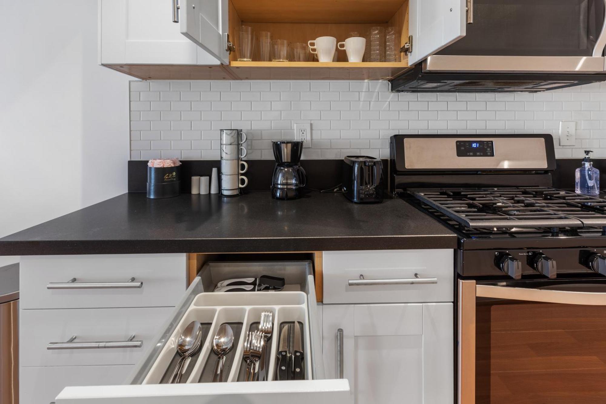Apartment Luxury 2bd Haven In Dc's Heart!
