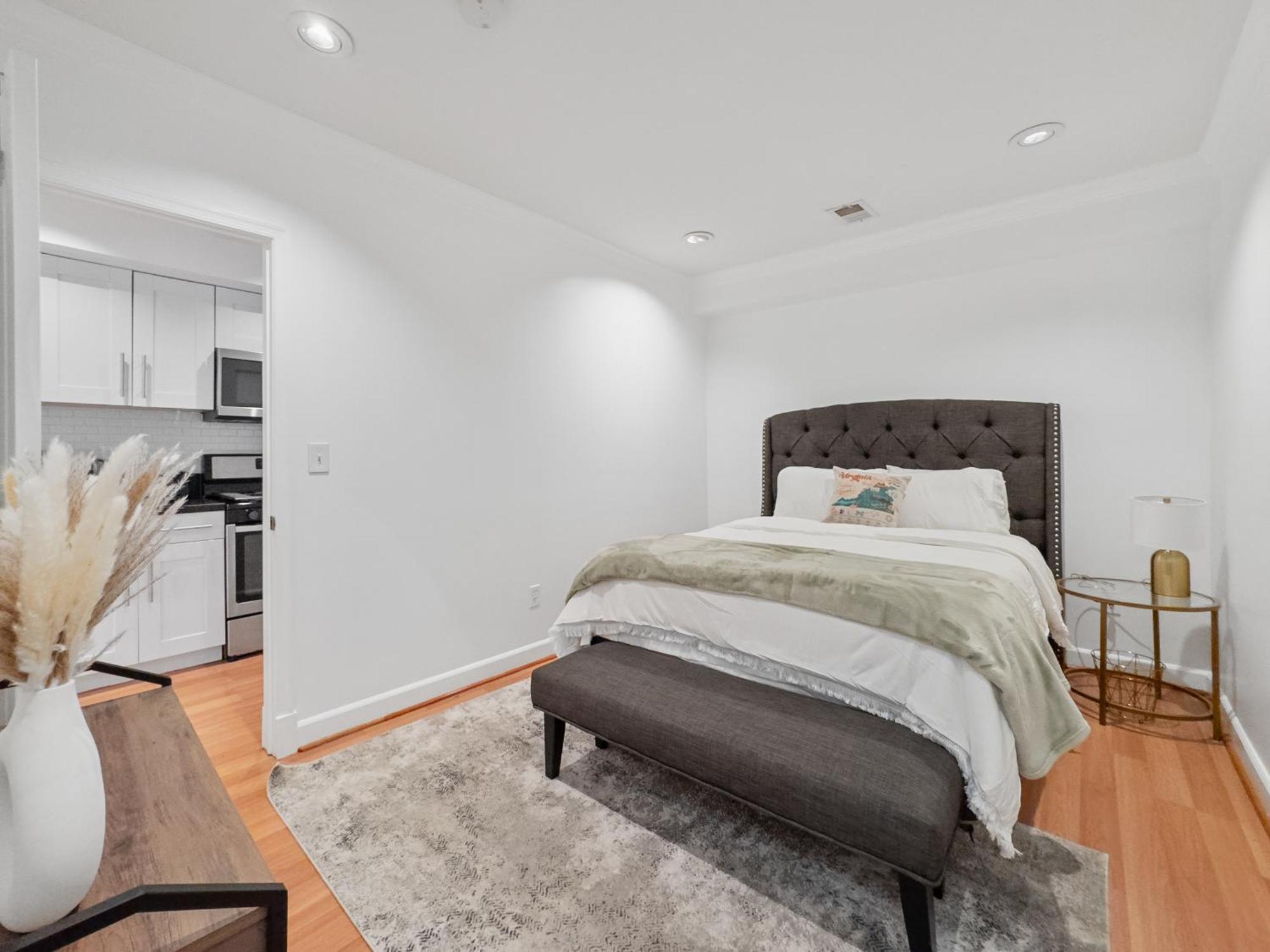 Apartment Luxury 2bd Haven In Dc's Heart! *