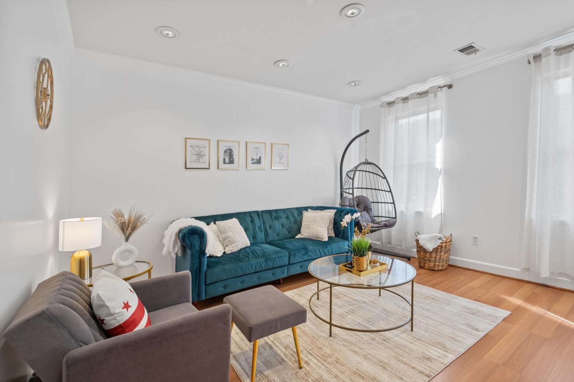 Apartment Luxury 2bd Haven In Dc's Heart! *