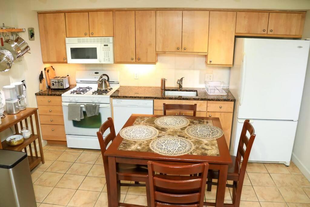 Holiday home Private With Ensuite Bathroom Centrally Located *
