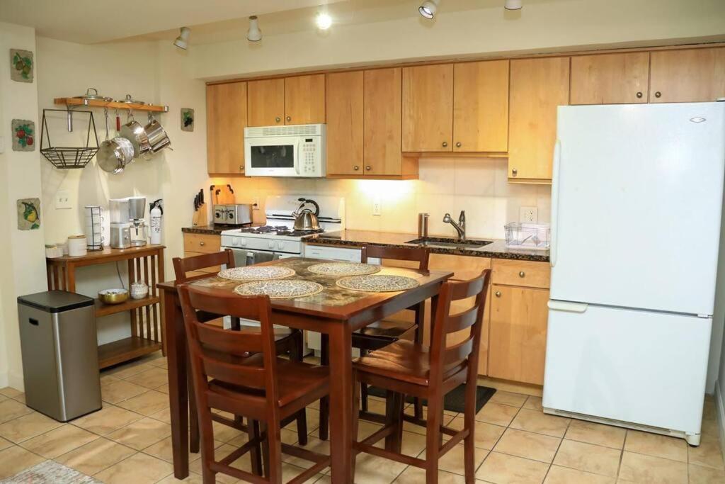 Private With Ensuite Bathroom Centrally Located Washington