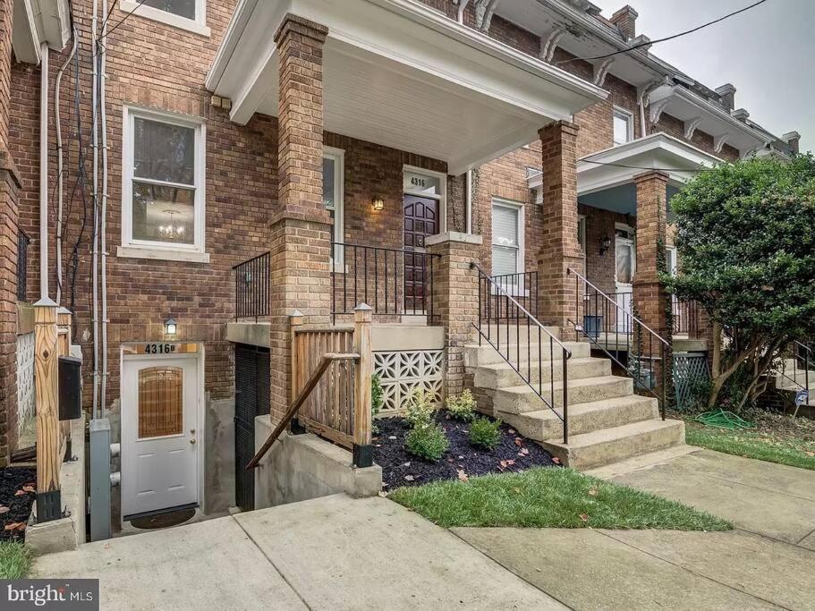 Private With Ensuite Bathroom Centrally Located
