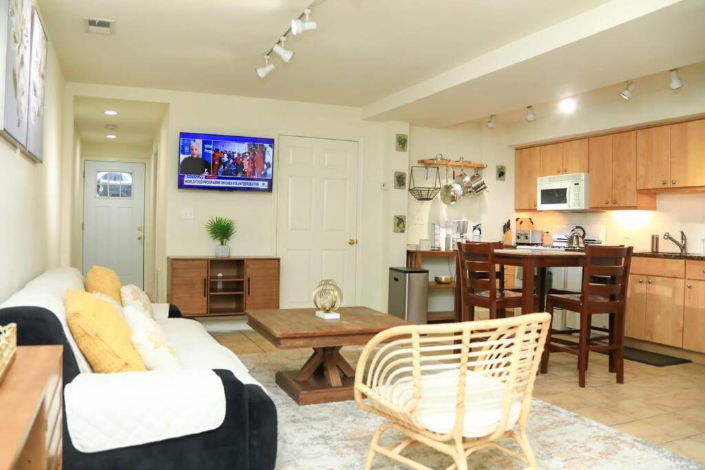 Private With Ensuite Bathroom Centrally Located Washington