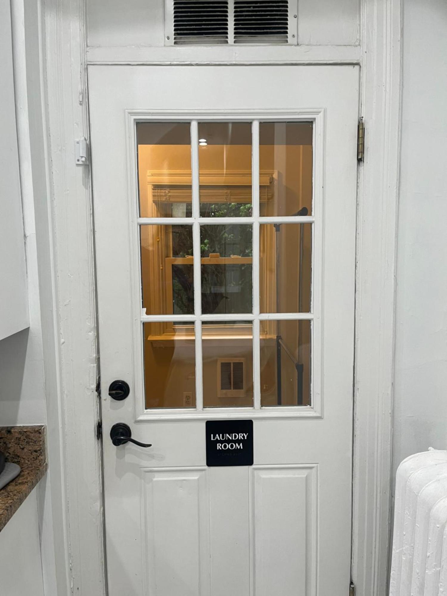 Large Duplex 2bdrm 1den-metro Apartment *