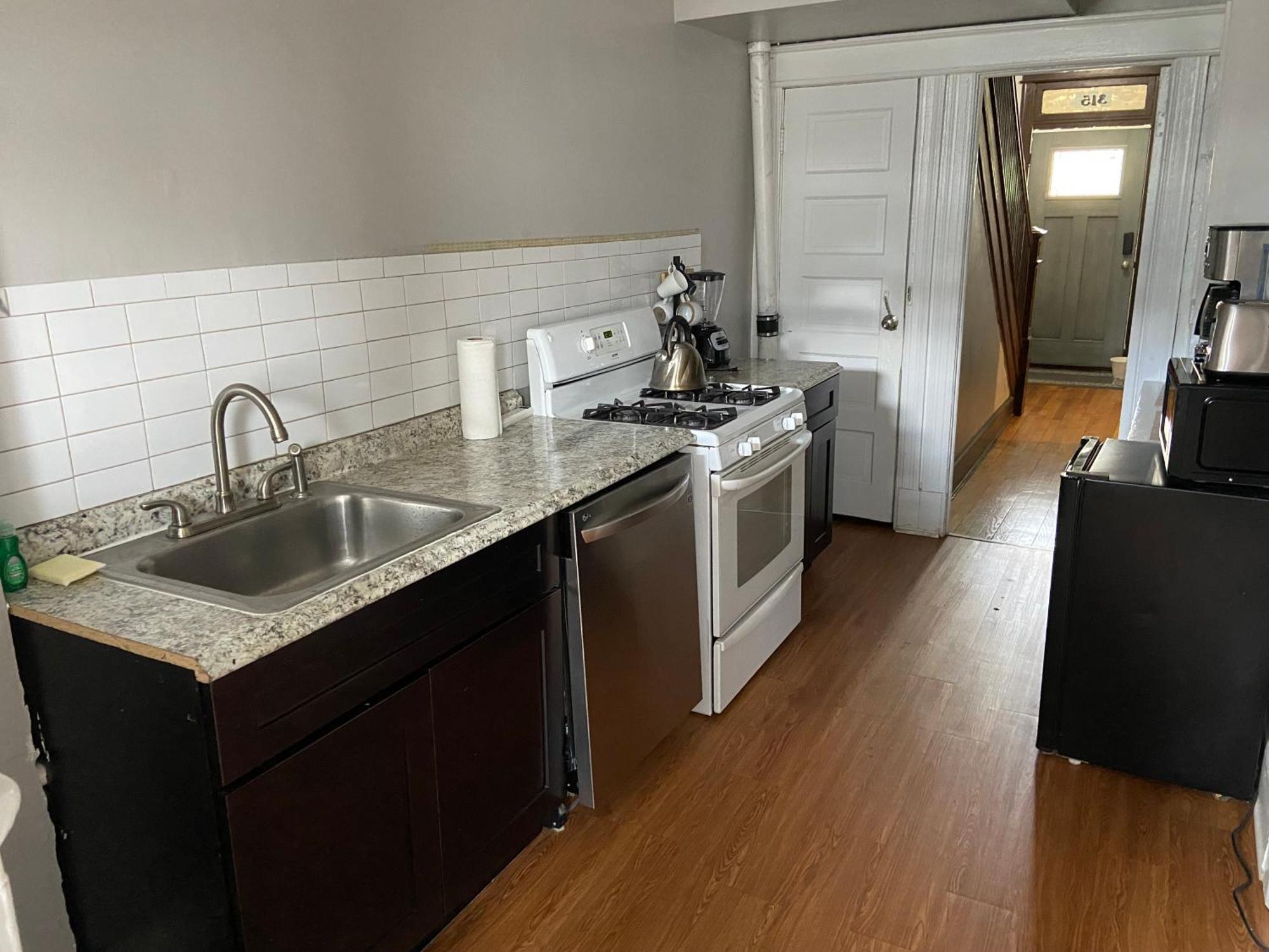 Holiday home 3 Bedroom Th Free Parking Walk 2 Metro Washington
