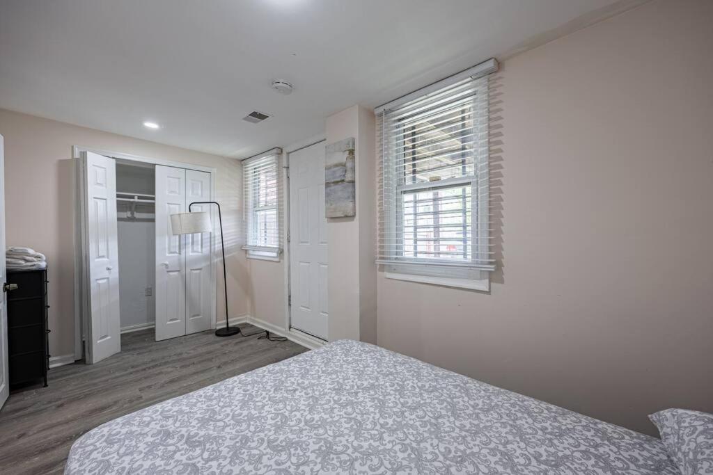 Apartment Updated 2br With Free Parking In Dc