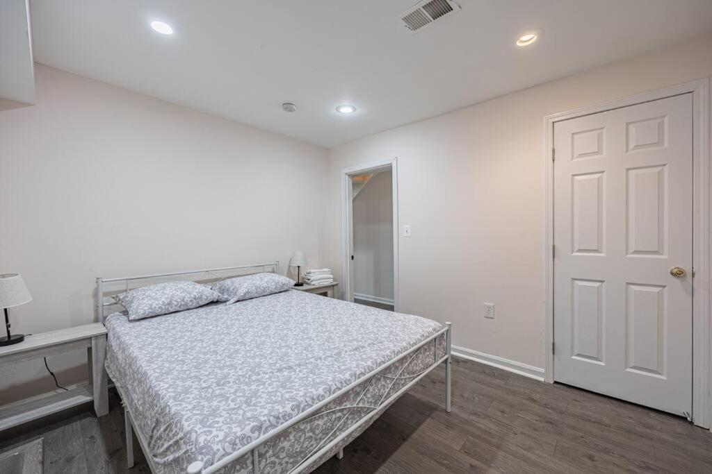 Apartment Updated 2br With Free Parking In Dc *
