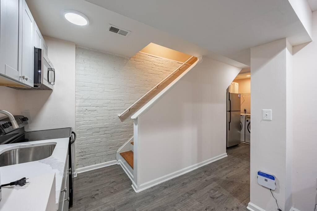 Updated 2br With Free Parking In Dc *