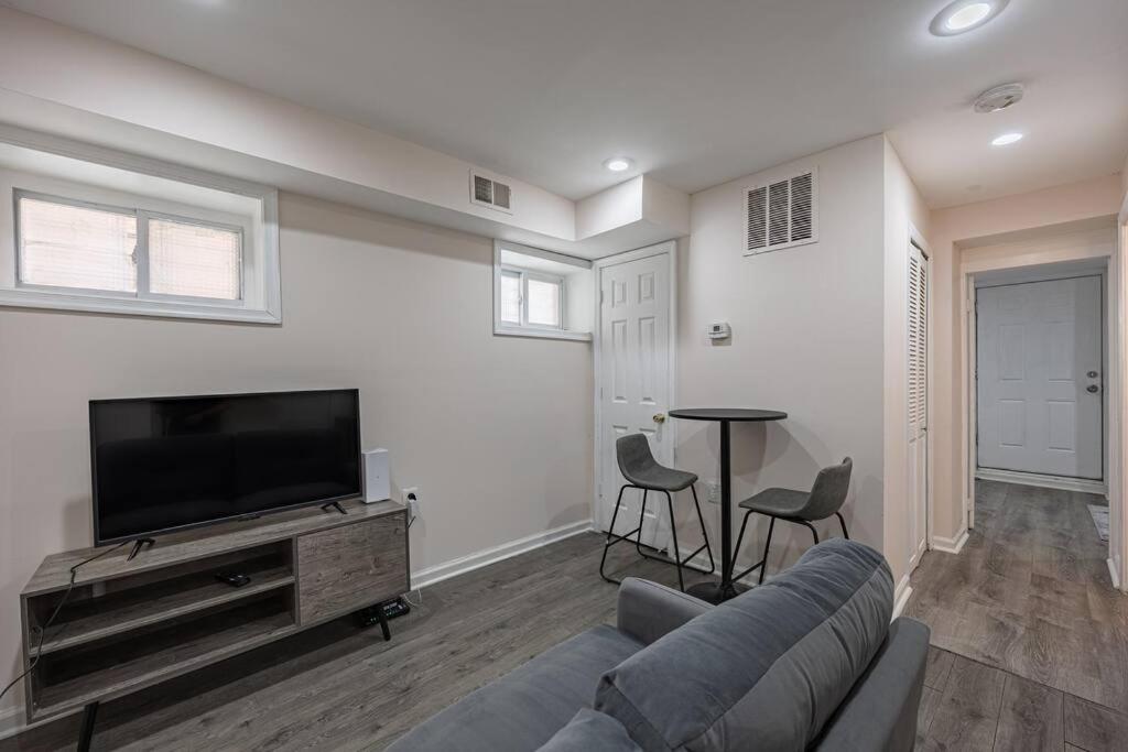 Updated 2br With Free Parking In Dc Washington