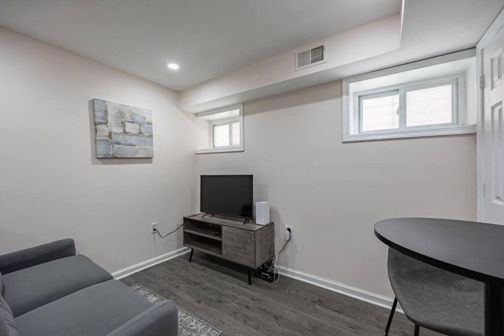 Apartment Updated 2br With Free Parking In Dc Washington