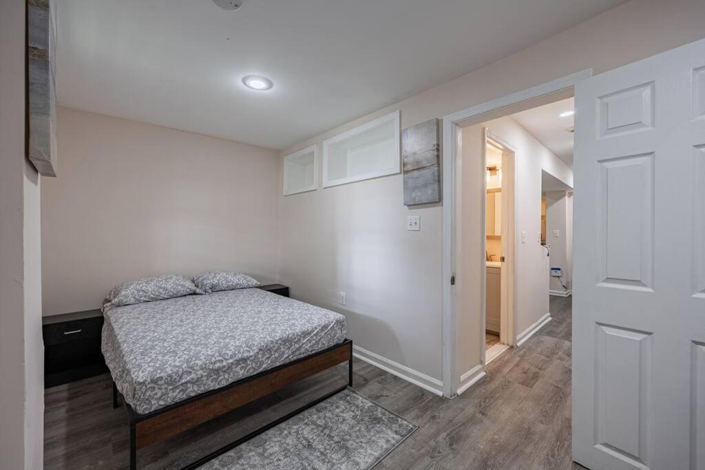 Updated 2br With Free Parking In Dc Apartment *