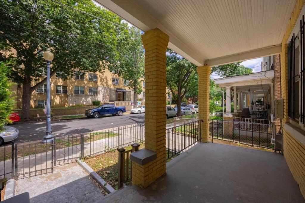 Apartment Updated 2br With Free Parking In Dc Washington
