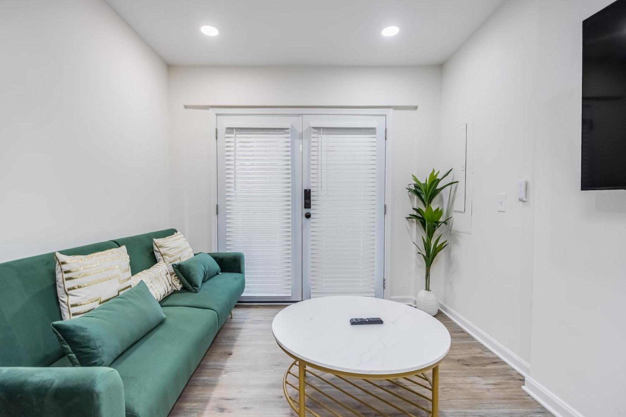 Charming Loft - Unit B Washington