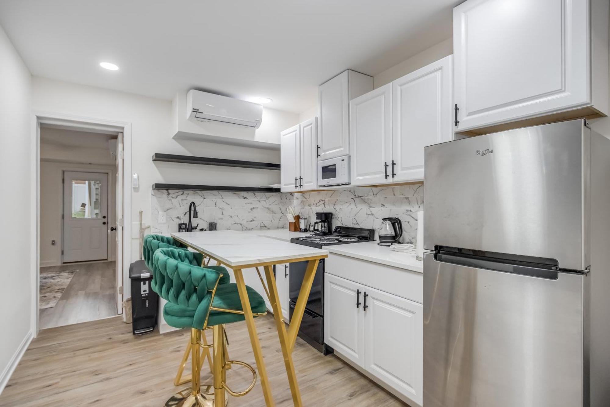 Charming Loft - Unit B