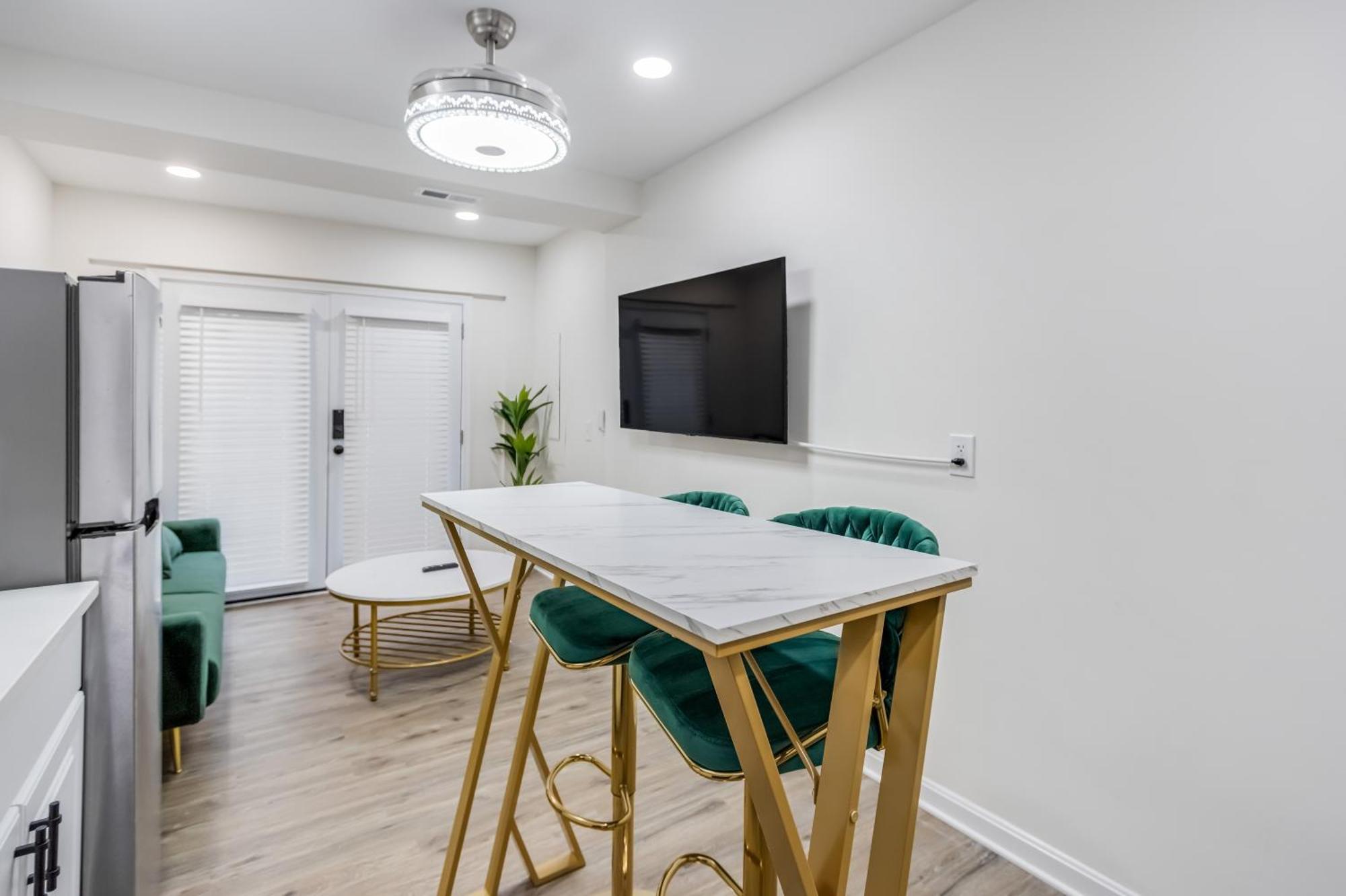 Charming Loft - Unit B Apartment Washington