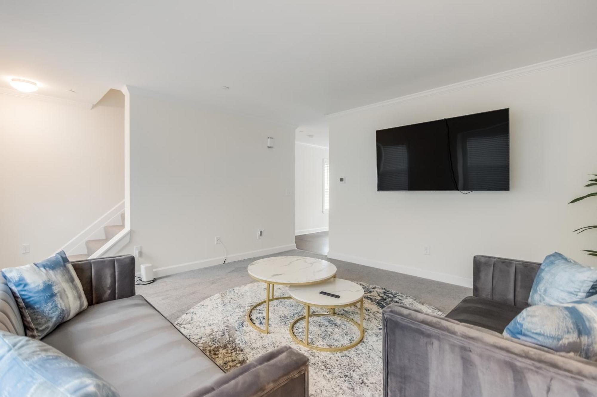 Charming Loft - Unit A Washington