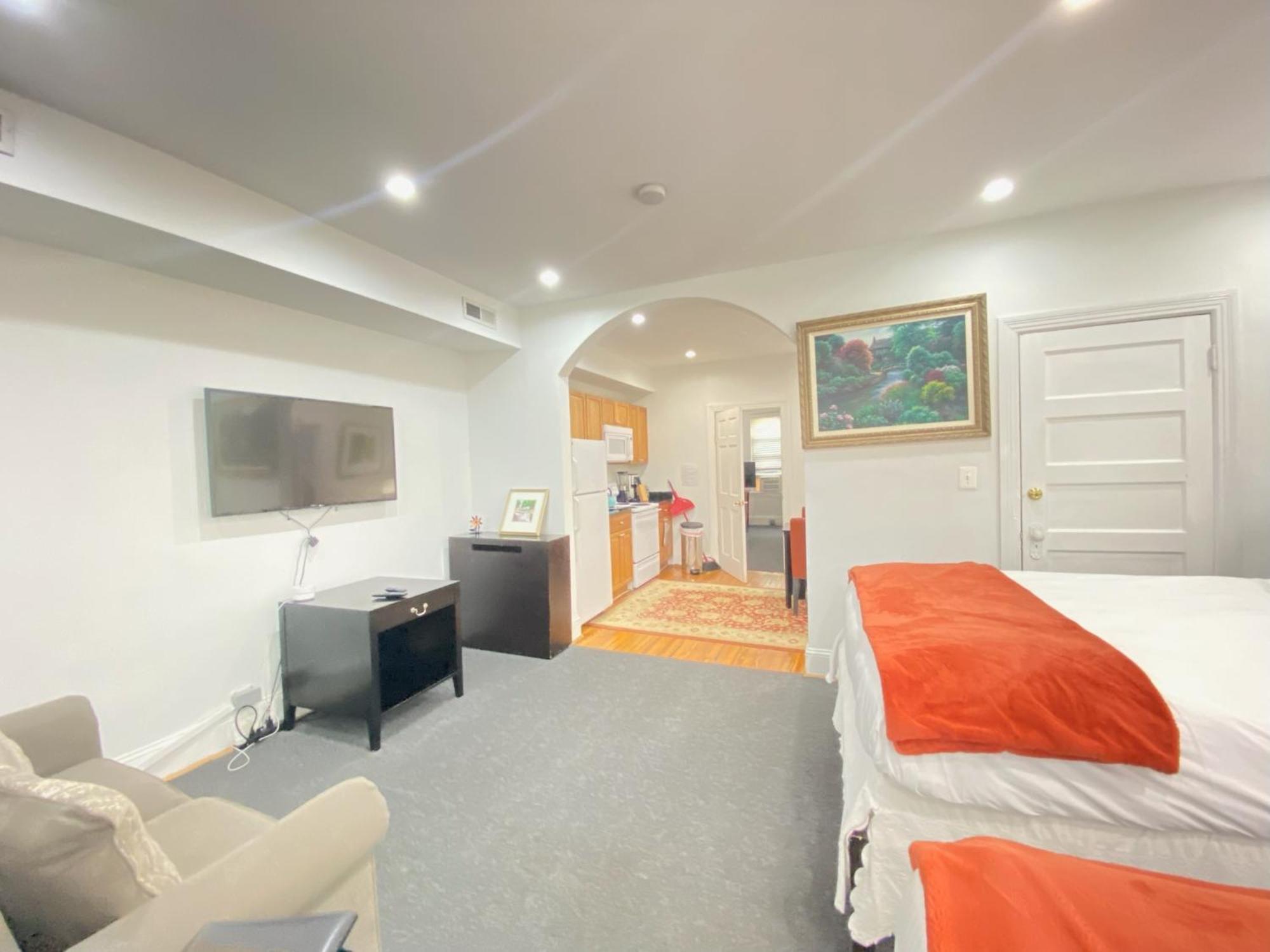 Apartment Gorgeous Refurbished 1bdrm And 1den Washington