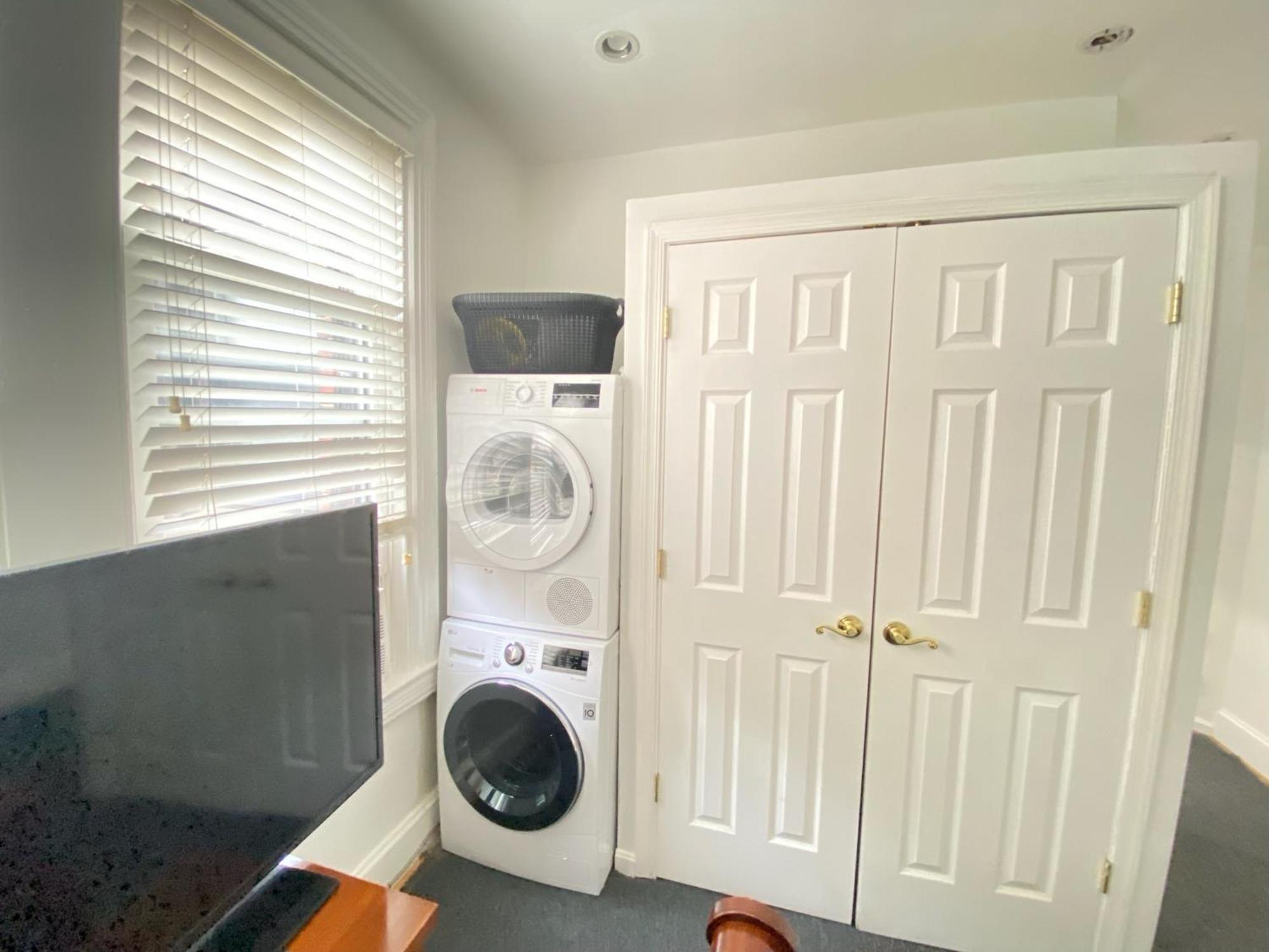 Gorgeous Refurbished 1bdrm And 1den Washington
