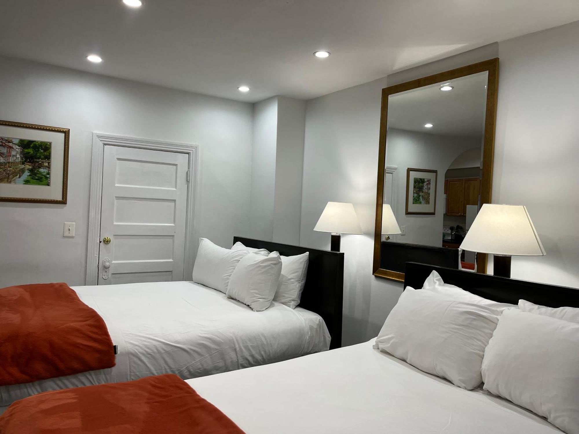 Gorgeous Refurbished 1bdrm And 1den * Washington