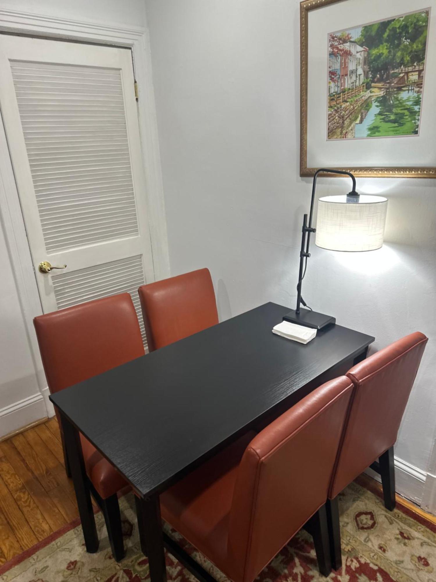 Gorgeous Refurbished 1bdrm And 1den * Washington