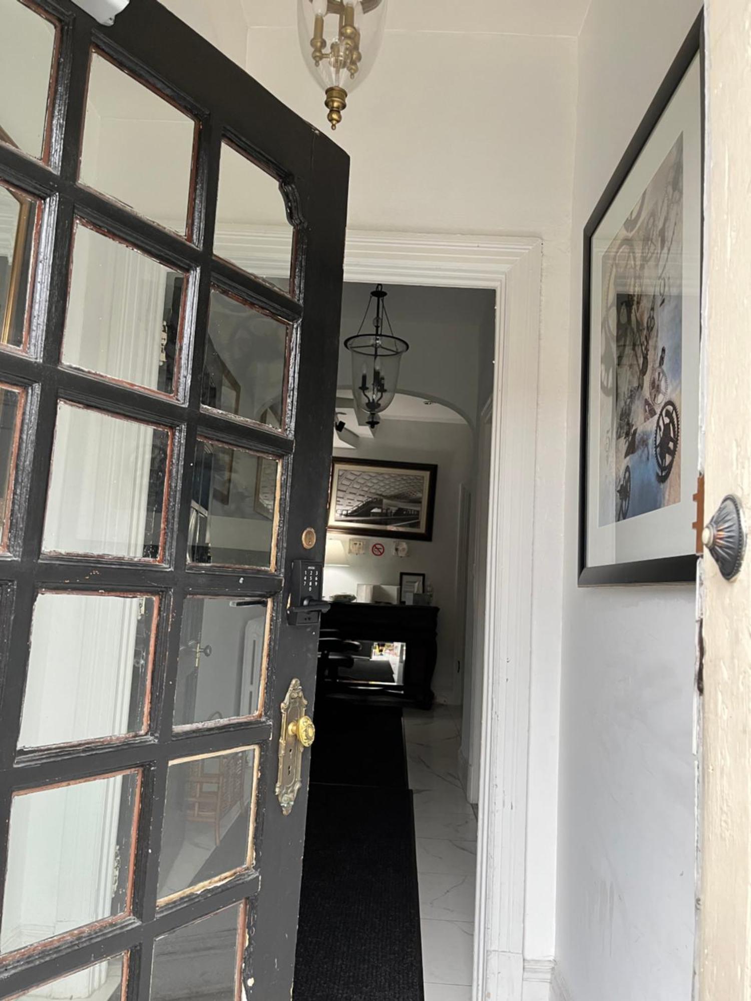Gorgeous Refurbished 1bdrm And 1den
