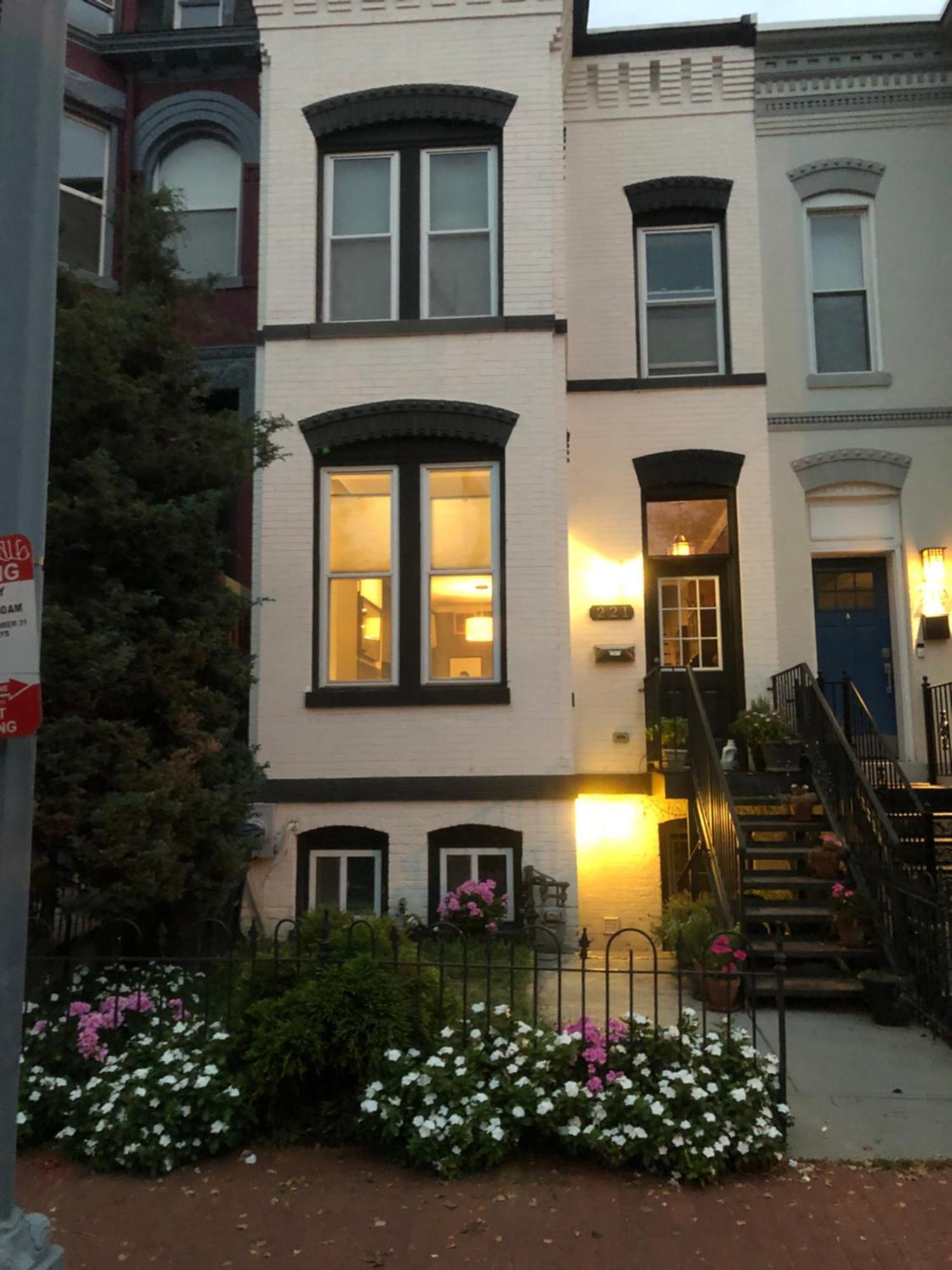 Stylish Renovated Flat, Central, Walk To Dc Sights Apartment Washington