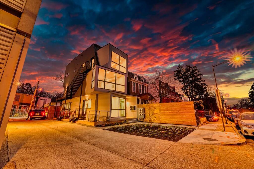 Modern, Gorgeous & Luxury Gem - 5 Stars Location * Washington