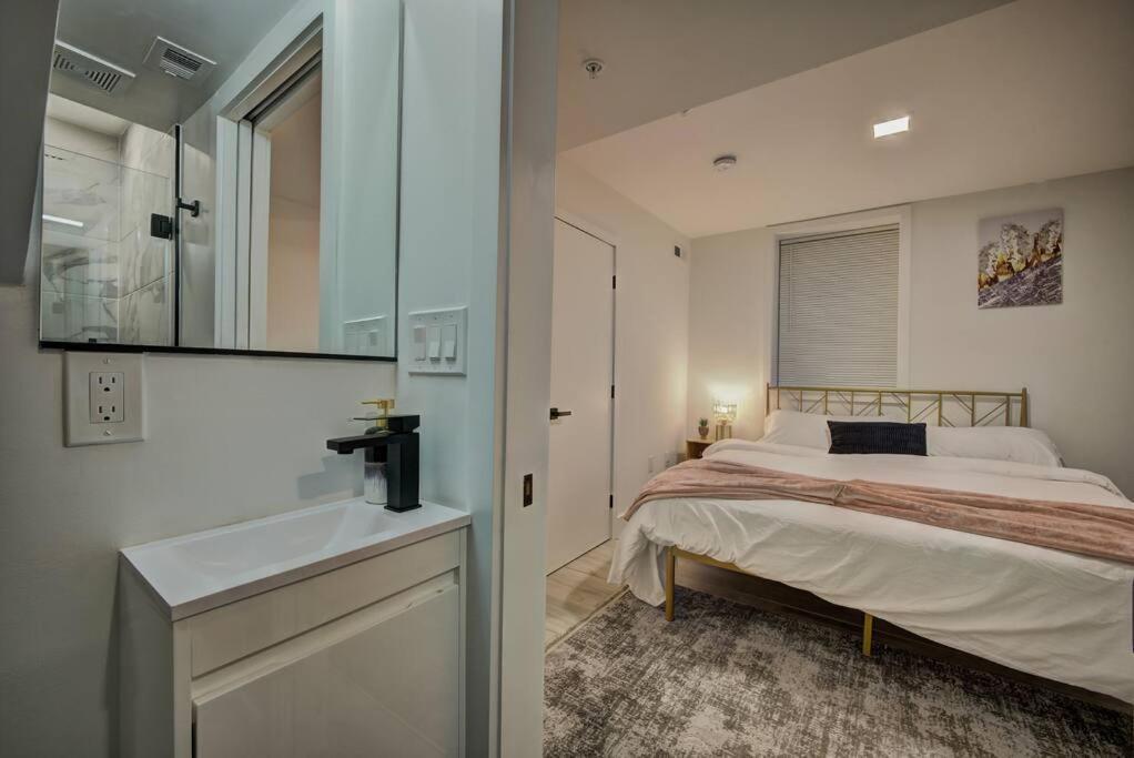 Modern, Gorgeous & Luxury Gem - 5 Stars Location