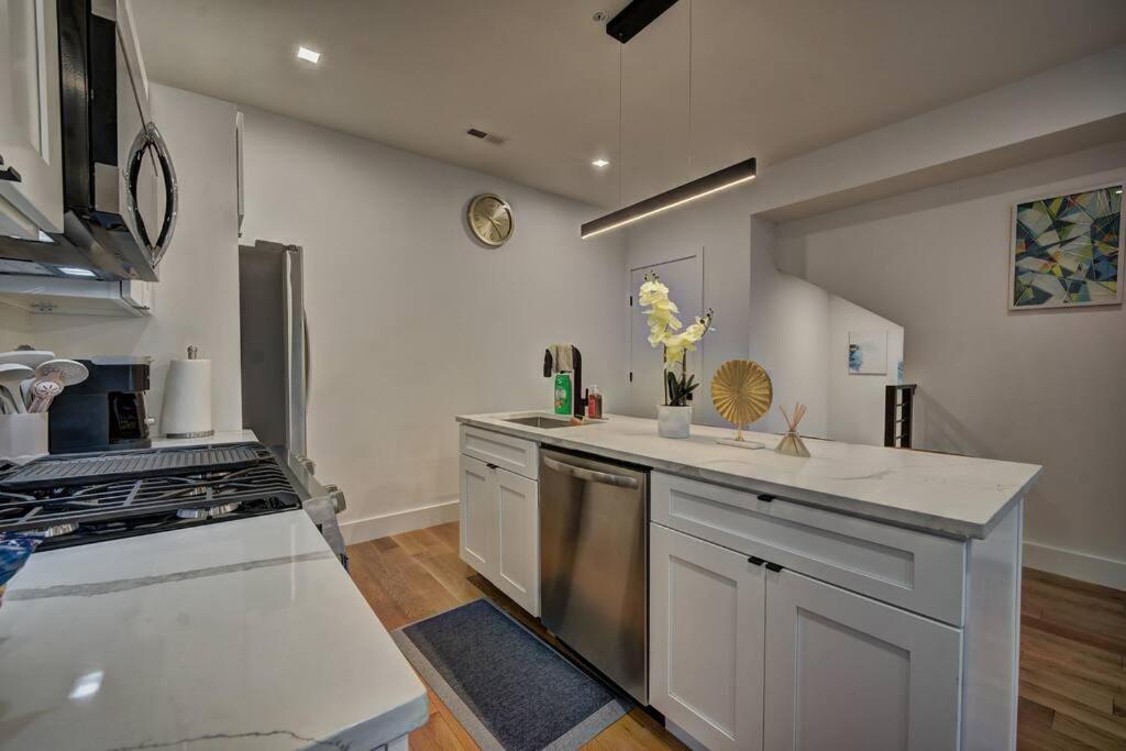 Apartment Modern, Gorgeous & Luxury Gem - 5 Stars Location