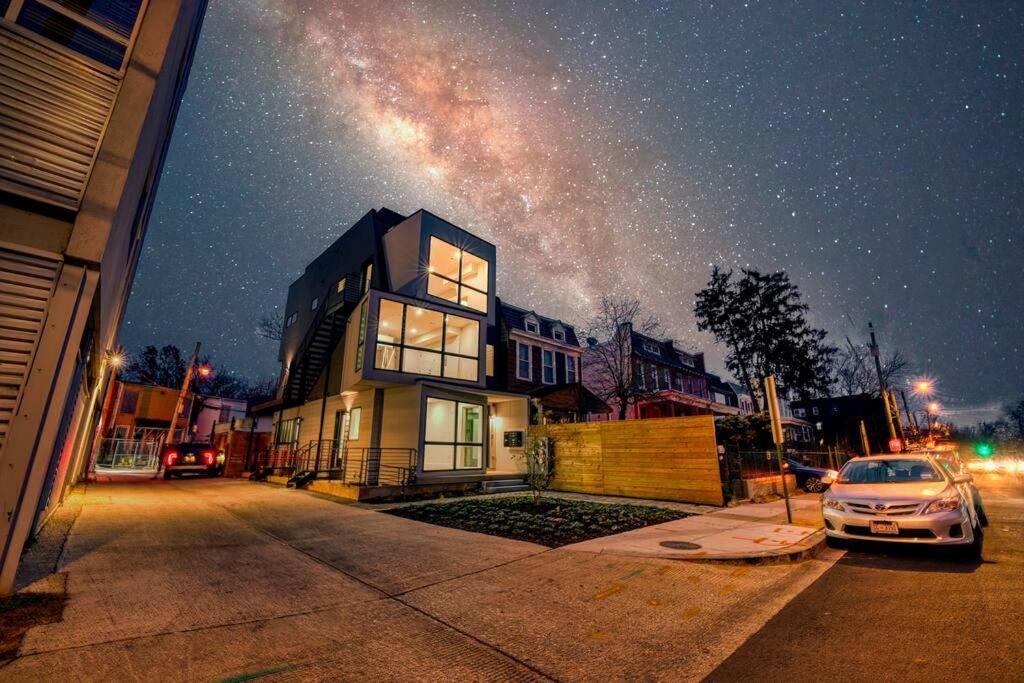 Apartment Modern, Gorgeous & Luxury Gem - 5 Stars Location *