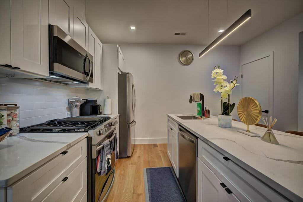 Modern, Gorgeous & Luxury Gem - 5 Stars Location Washington