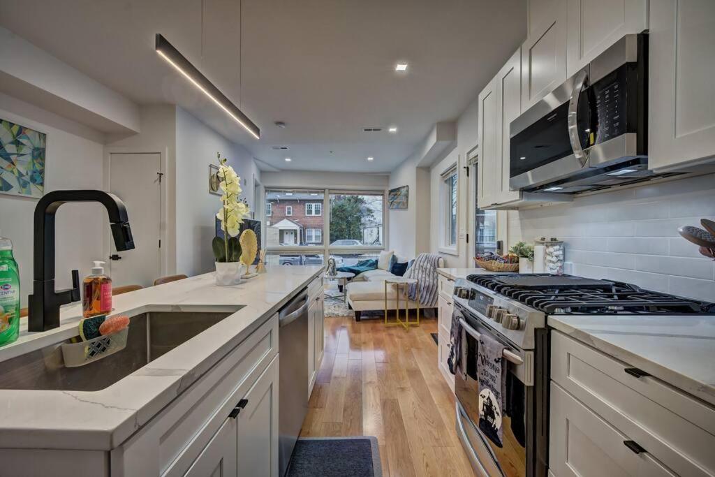 Modern, Gorgeous & Luxury Gem - 5 Stars Location