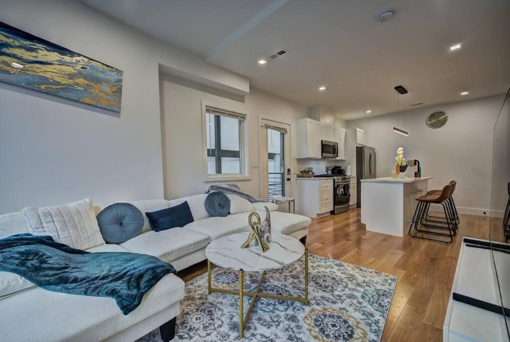 Apartment Modern, Gorgeous & Luxury Gem - 5 Stars Location Washington
