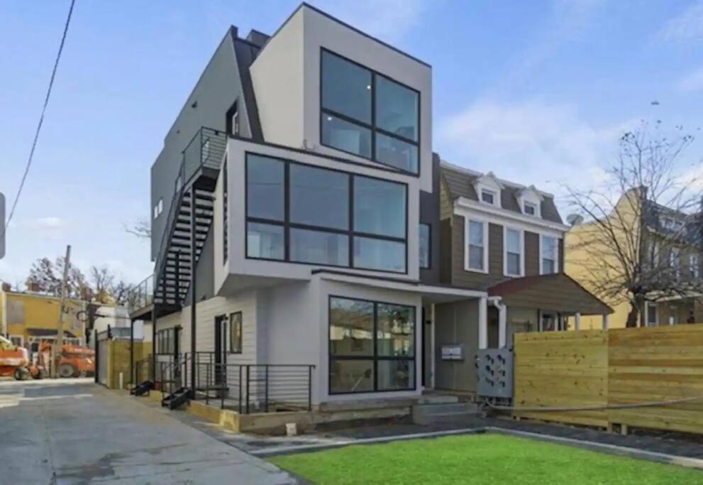 Modern, Gorgeous & Luxury Gem - 5 Stars Location