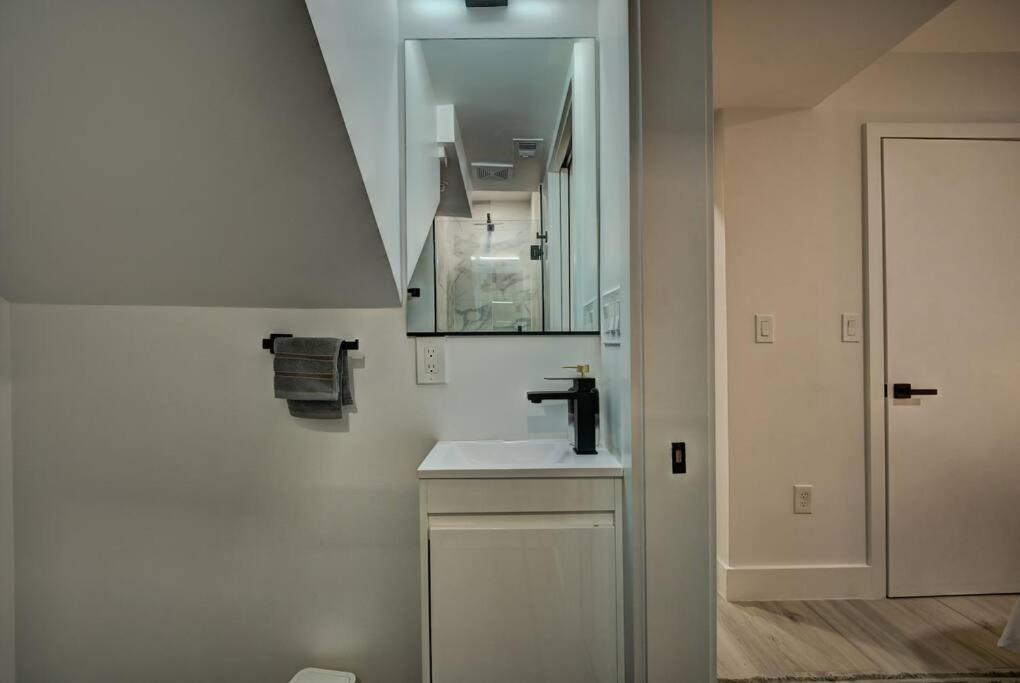 Apartment Modern, Gorgeous & Luxury Gem - 5 Stars Location Washington
