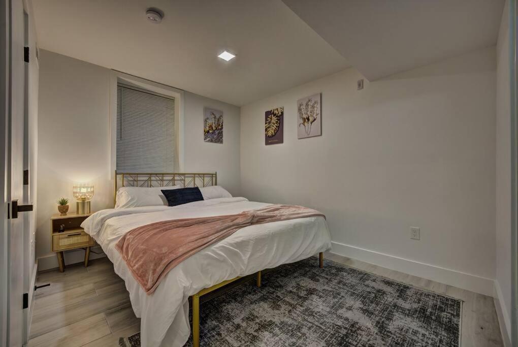 Modern, Gorgeous & Luxury Gem - 5 Stars Location *