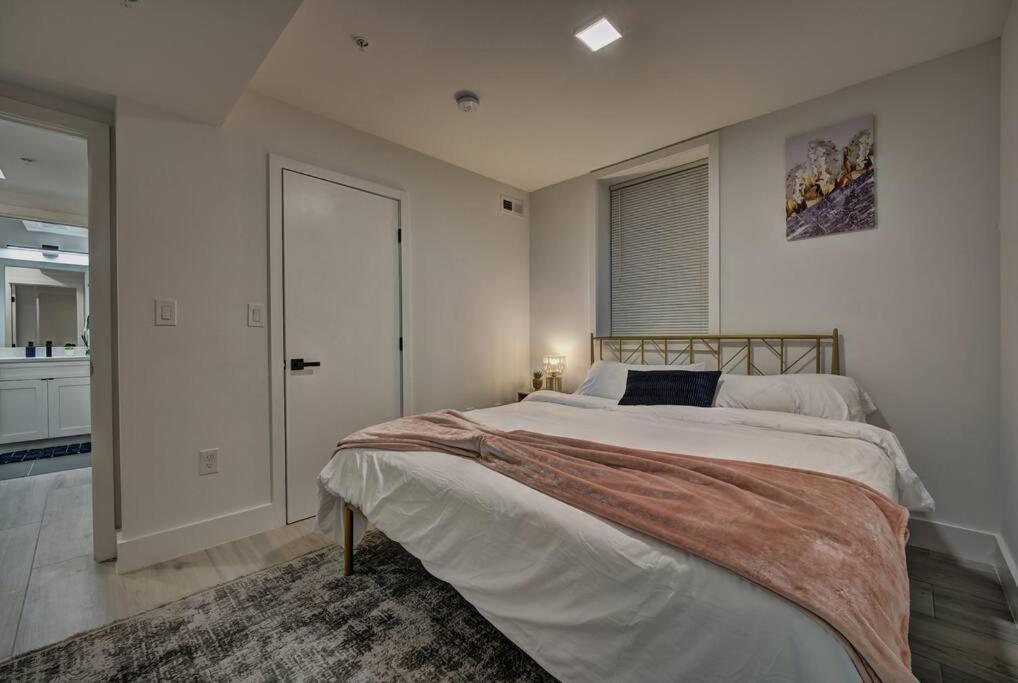 Modern, Gorgeous & Luxury Gem - 5 Stars Location Washington